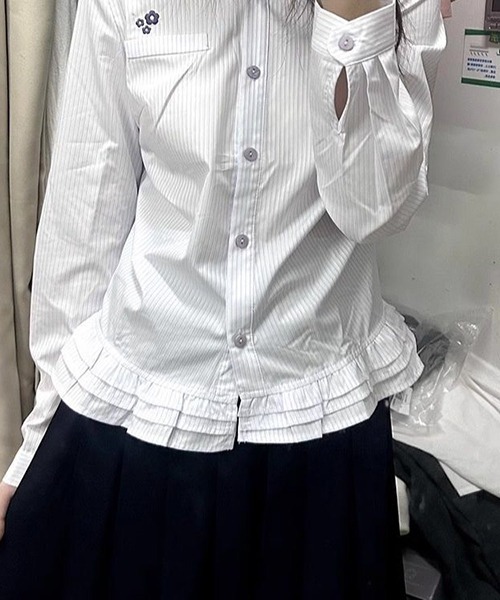 gossip!ロサンゼルス(ゴシップロサンゼルス)の「YUGA フリル裾ストライプトップス(シャツ/ブラウス・レディース・ホワイト・FREE)」の2枚目の写真