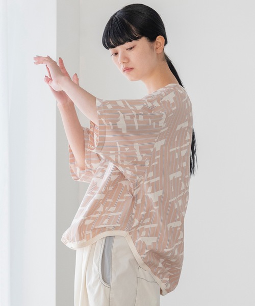 sneeuw（スニュウ）の「インビジブルフラワープルオーバー（Tシャツ/カットソー・レディース・ブルー/ピンク・1/3）」の2枚目の写真