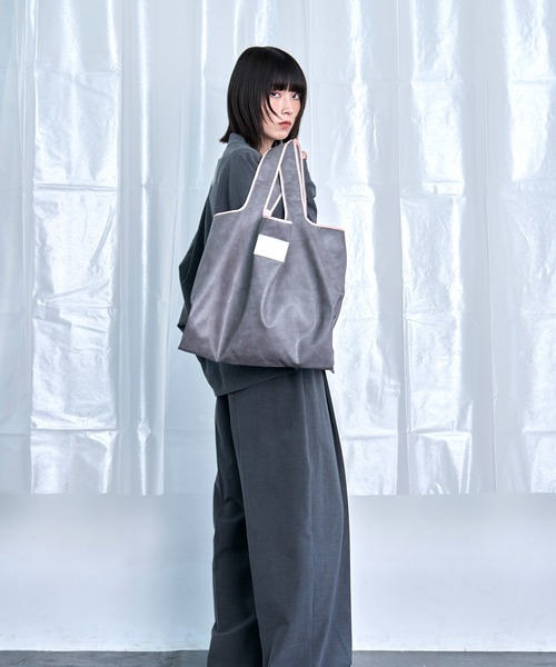 Nora Lily（ノラリリー）の「【Nora Lily】Smooth Fake Leather Combi Bag（トートバッグ・メンズ・ブラウン/ブラック/グレー・FREE）」の6枚目の写真