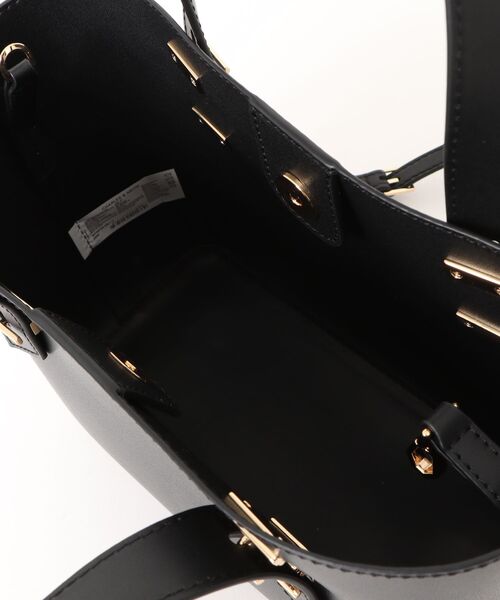 CHARLES & KEITH(チャールズ & キース)の「Shania ミニシャナイア ダブルハンドルトートバッグ(トートバッグ・レディース・オートミール/ブラック/ブルーグラス/チョコ/ライトベージュ・S)」の15枚目の写真