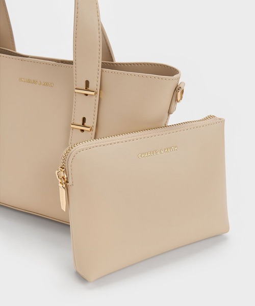 CHARLES & KEITH(チャールズ & キース)の「Shania ミニシャナイア ダブルハンドルトートバッグ(トートバッグ・レディース・オートミール/ブラック/ブルーグラス/チョコ/ライトベージュ・S)」の8枚目の写真