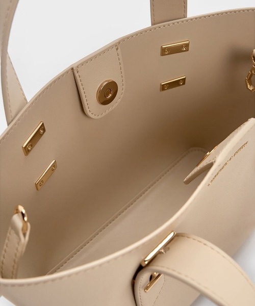 CHARLES & KEITH(チャールズ & キース)の「Shania ミニシャナイア ダブルハンドルトートバッグ(トートバッグ・レディース・オートミール/ブラック/ブルーグラス/チョコ/ライトベージュ・S)」の9枚目の写真
