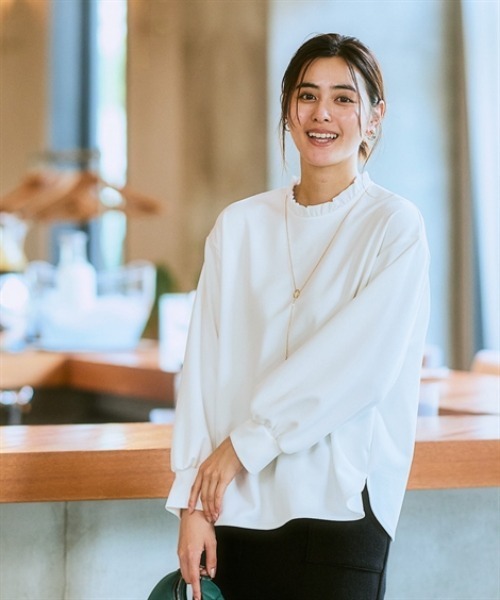 7days Life Styling(セブンデイズライフスタイリング)の「【裏側起毛であったか】フリルネックトップス<大きいサイズ有>(Tシャツ/カットソー・レディース・オフホワイト/ブラック・S/M/L/LL/3L)」の4枚目の写真