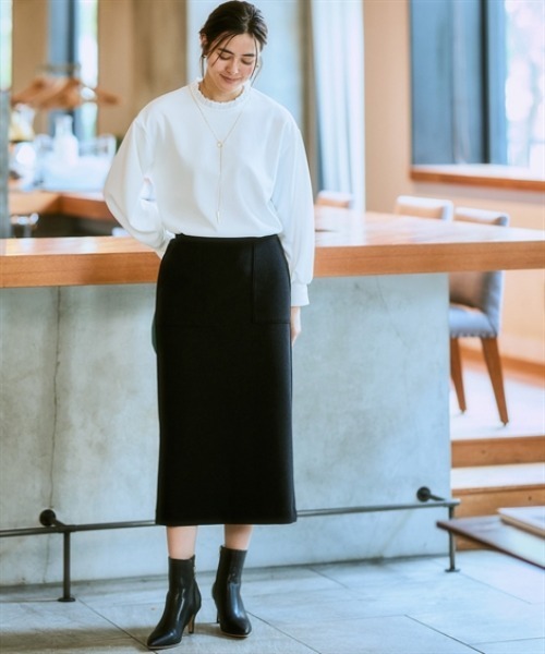 7days Life Styling(セブンデイズライフスタイリング)の「【裏側起毛であったか】フリルネックトップス<大きいサイズ有>(Tシャツ/カットソー・レディース・オフホワイト/ブラック・S/M/L/LL/3L)」の5枚目の写真