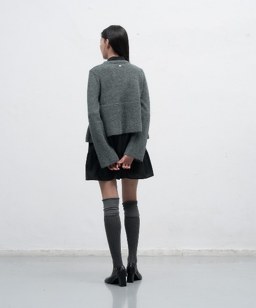 GENERAL IDEA(ジェネラルアイデア)の「【GENERAL IDEA】ニットレイヤードシャツワンピース / WOMAN KNIT LAYERED RUFFLE SHIRT ONE-PIECE(ワンピース・レディース・ベージュ/チャコール・L/M/S)」の7枚目の写真