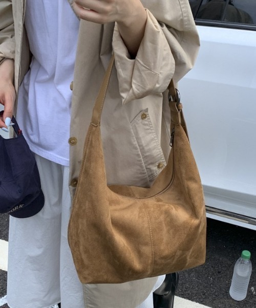 Teem Store(チームストア)の「【A4対応】太ベルトワンハンドルスエードショルダーバッグ(ショルダーバッグ・レディース・ブラウン/イエロー/ベージュ・F)」の5枚目の写真