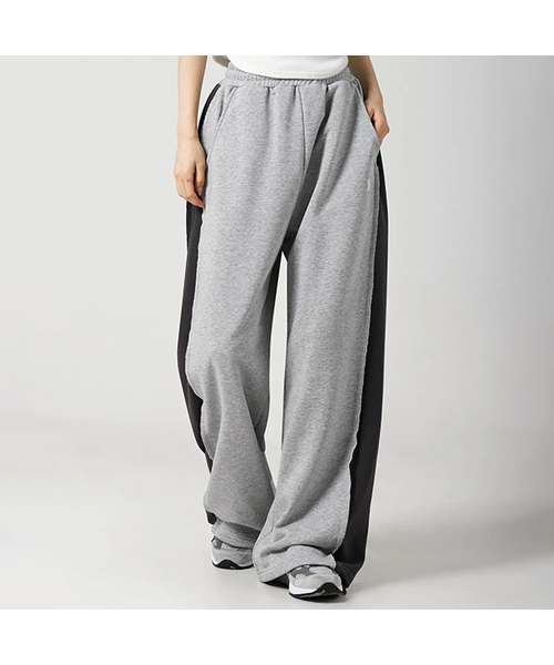 AVANDRESS(アバンドレス )の「Simon Side-color Pants DARK GREY(スウェットパンツ・レディース・ダークグレー・LARGE/MEDIUM/SMALL)」の1枚目の写真