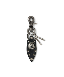 AAKAM（アーカム）の「Skull Studded Leather Keyring (Black)（キーケース/キーアクセサリー）」