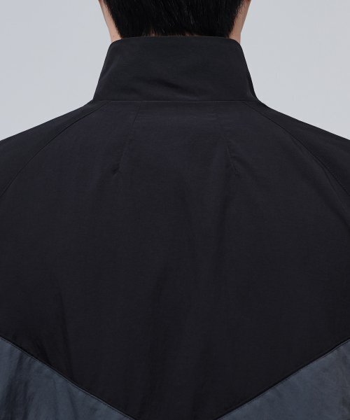 MUSINSA STANDARD（ムシンサスタンダード）の「ARMYIPFUトラックジャケット[ブラック]（ナイロンジャケット・メンズ・その他・MEDIUM/LARGE/X-LARGE/XX-LARGE）」の6枚目の写真