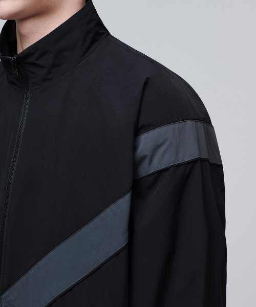 MUSINSA STANDARD（ムシンサスタンダード）の「ARMYIPFUトラックジャケット[ブラック]（ナイロンジャケット・メンズ・その他・MEDIUM/LARGE/X-LARGE/XX-LARGE）」の7枚目の写真