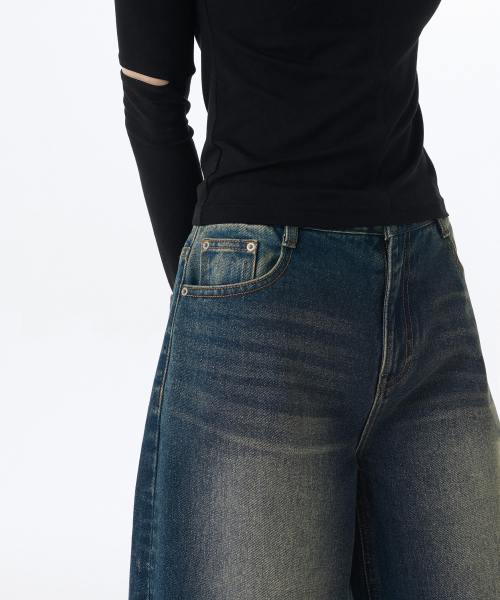 MUSINSA STANDARD WOMAN(ムシンサスタンダードウーマン)の「ウーマンズビッグブラシカットオフバミューダデニムパンツ【ラスティブルー】(デニムパンツ・レディース・その他・30/25/29/24/26/27/28)」の2枚目の写真
