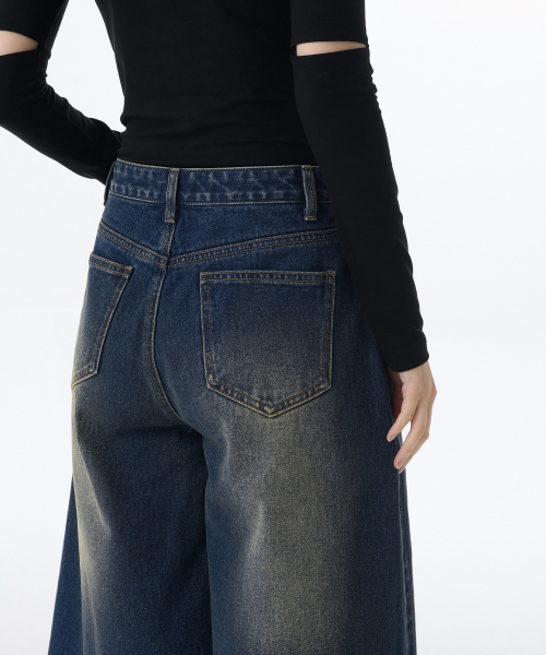 MUSINSA STANDARD WOMAN(ムシンサスタンダードウーマン)の「ウーマンズビッグブラシカットオフバミューダデニムパンツ【ラスティブルー】(デニムパンツ・レディース・その他・30/25/29/24/26/27/28)」の3枚目の写真