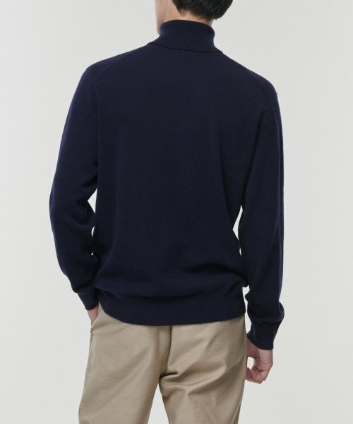 MUSINSA STANDARD（ムシンサスタンダード）の「[プレミアム] カシミヤ100 タートルネックニット [ネイビー]（ニット/セーター・メンズ・その他・SMALL/MEDIUM/LARGE/X-LARGE/XX-LARGE）」の2枚目の写真