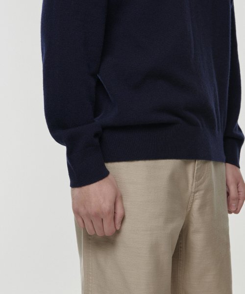 MUSINSA STANDARD（ムシンサスタンダード）の「[プレミアム] カシミヤ100 タートルネックニット [ネイビー]（ニット/セーター・メンズ・その他・SMALL/MEDIUM/LARGE/X-LARGE/XX-LARGE）」の6枚目の写真
