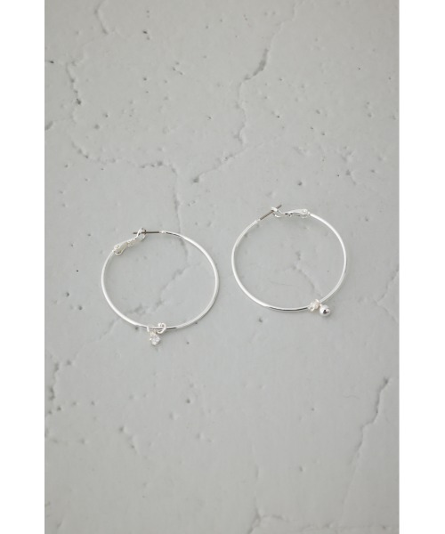 AZUL by moussy(アズールバイマウジー)の「ビッグフープピアス(ピアス(両耳用)・レディース・シルバー/ゴールド系その他・FREE)」の5枚目の写真