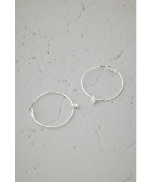 AZUL by moussy(アズールバイマウジー)の「ビッグフープピアス(ピアス(両耳用)・レディース・シルバー/ゴールド系その他・FREE)」の6枚目の写真