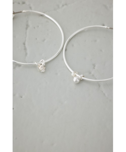 AZUL by moussy(アズールバイマウジー)の「ビッグフープピアス(ピアス(両耳用)・レディース・シルバー/ゴールド系その他・FREE)」の7枚目の写真