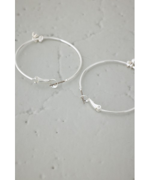 AZUL by moussy(アズールバイマウジー)の「ビッグフープピアス(ピアス(両耳用)・レディース・シルバー/ゴールド系その他・FREE)」の8枚目の写真