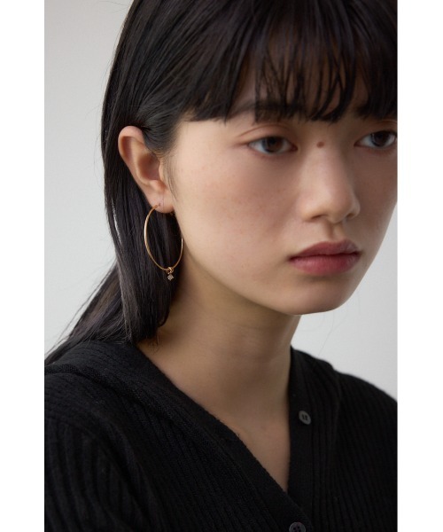 AZUL by moussy(アズールバイマウジー)の「ビッグフープピアス(ピアス(両耳用)・レディース・シルバー/ゴールド系その他・FREE)」の9枚目の写真