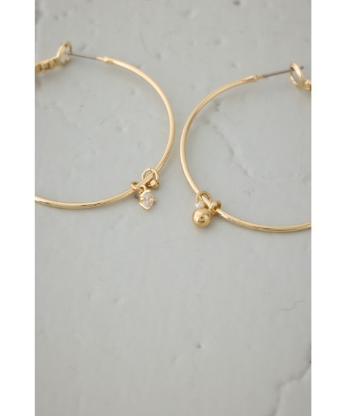 AZUL by moussy(アズールバイマウジー)の「ビッグフープピアス(ピアス(両耳用)・レディース・シルバー/ゴールド系その他・FREE)」の13枚目の写真