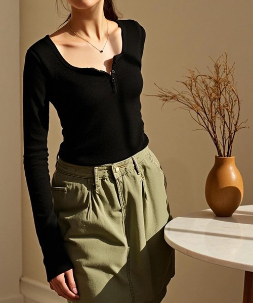 cammie(キャミー)の「ヘンリーネックトップス(Tシャツ/カットソー・レディース・ブラック/ホワイト/グレー・M/L)」の9枚目の写真