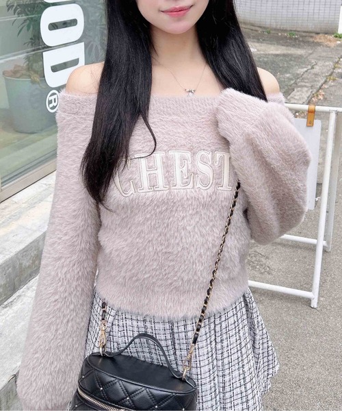 INGNI（イング）の「オフショルレザーロゴ貼付シャギーニット（ニット/セーター・レディース・ホワイト系/グレー系その他6/ワイン系2/ピンク系9・M）」の3枚目の写真