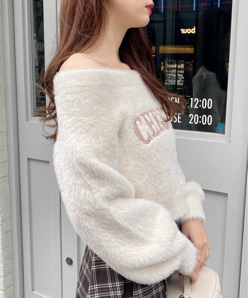 INGNI（イング）の「オフショルレザーロゴ貼付シャギーニット（ニット/セーター・レディース・ホワイト系/グレー系その他6/ワイン系2/ピンク系9・M）」の7枚目の写真