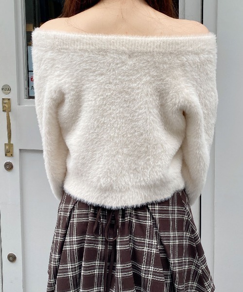 INGNI（イング）の「オフショルレザーロゴ貼付シャギーニット（ニット/セーター・レディース・ホワイト系/グレー系その他6/ワイン系2/ピンク系9・M）」の8枚目の写真