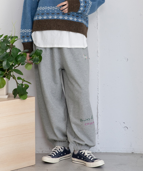 POU DOU DOU（プードゥドゥ）の「ランダム刺繍スウェットバレルパンツ（その他パンツ・レディース・グレー/ネイビー/ダークブラウン・M）」の2枚目の写真