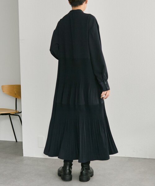 ear PAPILLONNER（イアパピヨネ）の「ステッププリーツワンピース【SUM1 STYLE】（ワンピース・レディース・キャメル/ネイビー・FREE）」の5枚目の写真