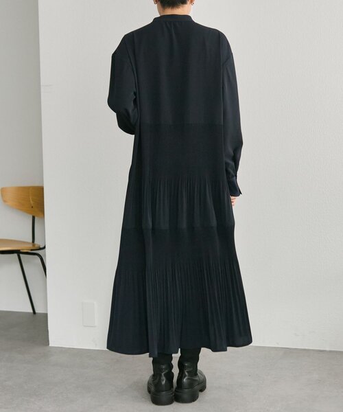 ear PAPILLONNER（イアパピヨネ）の「ステッププリーツワンピース【SUM1 STYLE】（ワンピース・レディース・キャメル/ネイビー・FREE）」の6枚目の写真