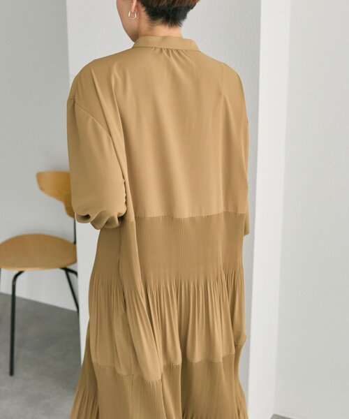 ear PAPILLONNER（イアパピヨネ）の「ステッププリーツワンピース【SUM1 STYLE】（ワンピース・レディース・キャメル/ネイビー・FREE）」の19枚目の写真