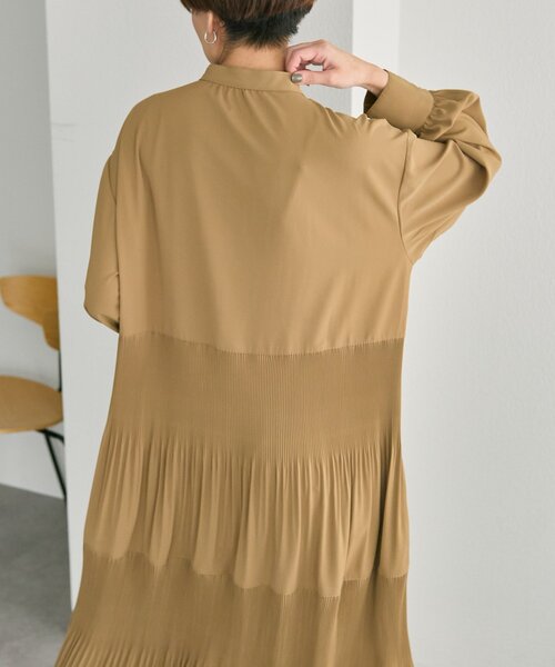 ear PAPILLONNER（イアパピヨネ）の「ステッププリーツワンピース【SUM1 STYLE】（ワンピース・レディース・キャメル/ネイビー・FREE）」の20枚目の写真