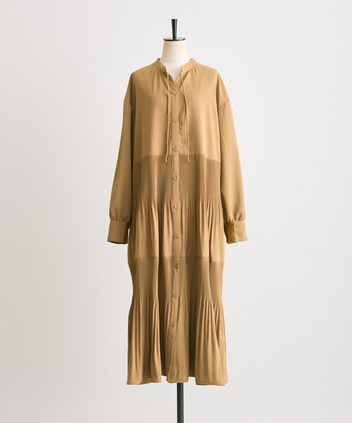 ear PAPILLONNER（イアパピヨネ）の「ステッププリーツワンピース【SUM1 STYLE】（ワンピース・レディース・キャメル/ネイビー・FREE）」の21枚目の写真