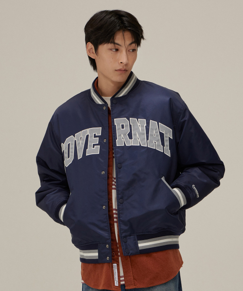 COVERNAT(カバーナット)の「アーチロゴサテンバスティネイビー(その他アウター・レディース・その他・X-SMALL/SMALL/MEDIUM/LARGE/X-LARGE/XX-LARGE)」の1枚目の写真