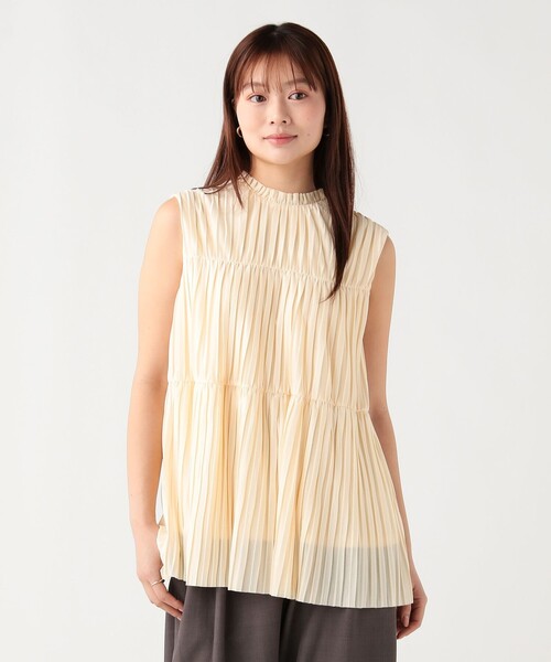 BEAMS HEART（ビームスハート）の「ハイネック プリーツ ブラウス（シャツ/ブラウス・レディース・ネイビー/イエロー系その他4/オフホワイト・FREE）」の2枚目の写真
