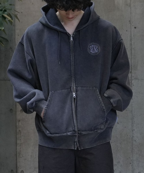 BEN DAVIS(ベンデイビス)の「【BEN DAVIS/ベンデイビス】【こなれヴィンテージ感】フードワッペン ダブルジップパーカー ブリーチ加工 ユーズド風 フルジップ フーディー ストリート 古着系 ユニセックス(パーカー・メンズ・ブラック/ダークブラウン・LARGE/X-LARGE/MEDIUM)」の2枚目の写真