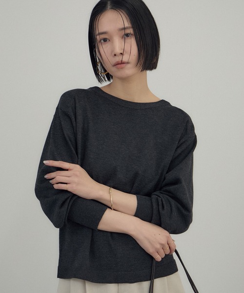 SALON adam et rope'(サロン アダム エ ロペ)の「ブライト2WAYカーディガン(カーディガン/ボレロ・レディース・チャコールグレー/ベージュ/サックスブルー・FREE)」の5枚目の写真