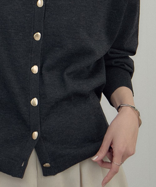 SALON adam et rope'(サロン アダム エ ロペ)の「ブライト2WAYカーディガン(カーディガン/ボレロ・レディース・チャコールグレー/ベージュ/サックスブルー・FREE)」の13枚目の写真