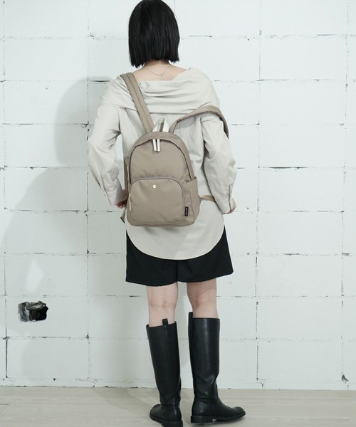 Legato Largo(レガートラルゴ)の「"02"≪Legato Largo≫肩楽 7ポケット/8L ナイロン ミニ リュック(バックパック/リュック・レディース・ネイビー/ブラック/グレー/ライトブラウン・ONE SIZE)」の6枚目の写真