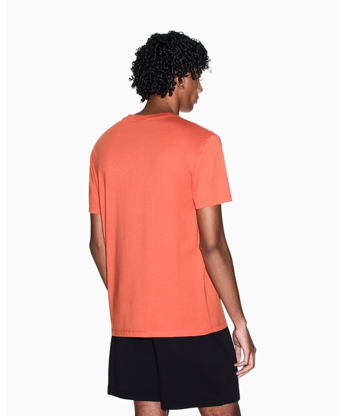 ARMANI EXCHANGE(アルマーニエクスチェンジ)の「【A|X アルマーニ エクスチェンジ】<オンライン限定>AXロゴ ラインデザイン 半袖クルーネックTシャツ/REGULAR(Tシャツ/カットソー・メンズ・オレンジ/オフホワイト・XX-LARGE/X-SMALL/X-LARGE/SMALL/MEDIUM/LARGE)」の3枚目の写真