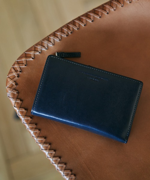KATHARINE HAMNETT LONDON (キャサリンハムネットロンドン)の「KATHARINE HAMNETT LONDON/キャサリンハムネットロンドン BUMP L字ファスナー二つ折りミドルウォレット(490-52305)(財布・メンズ・ネイビー/ブラウン/ブラック・FREE)」の3枚目の写真