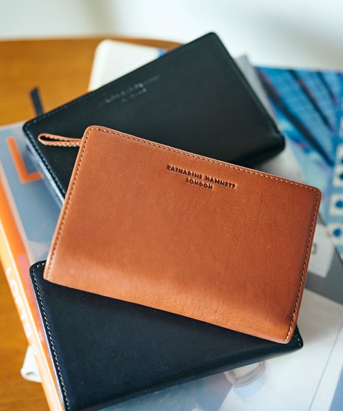 KATHARINE HAMNETT LONDON (キャサリンハムネットロンドン)の「KATHARINE HAMNETT LONDON/キャサリンハムネットロンドン BUMP L字ファスナー二つ折りミドルウォレット(490-52305)(財布・メンズ・ネイビー/ブラウン/ブラック・FREE)」の2枚目の写真