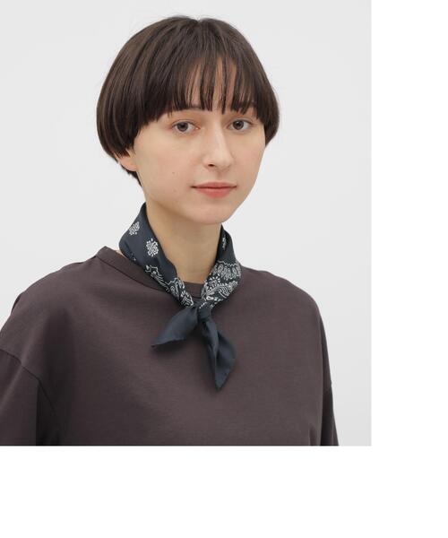 MARGARET HOWELL(マーガレットハウエル)の「SILK TWILL PAISLEY BANDANA(ストール/ショール・レディース・ネイビー/レッド系その他2・FREE)」の14枚目の写真