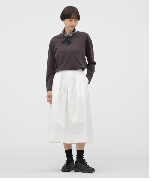 MARGARET HOWELL(マーガレットハウエル)の「SILK TWILL PAISLEY BANDANA(ストール/ショール・レディース・ネイビー/レッド系その他2・FREE)」の5枚目の写真