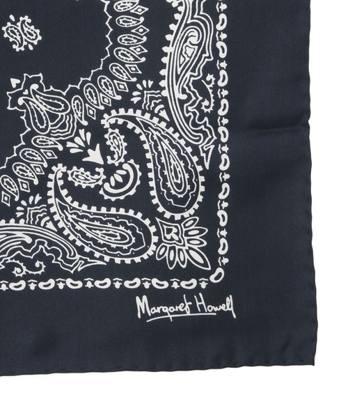 MARGARET HOWELL(マーガレットハウエル)の「SILK TWILL PAISLEY BANDANA(ストール/ショール・レディース・ネイビー/レッド系その他2・FREE)」の6枚目の写真