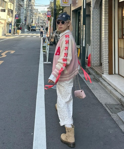 Alley Tokyo(アリートーキョー)の「袖リボンALLEYニットスタジャン(ニット/セーター・レディース・ピンク/サックスブルー・FREE)」の4枚目の写真