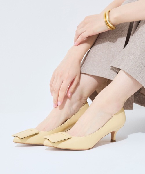 ALUNE(アルネ)の「ポインテッドバックルパンプス(パンプス・レディース・ブラック系その他/ライトグレー/イエロー・24.5cm/24cm/23.5cm/23cm/22.5cm)」の16枚目の写真