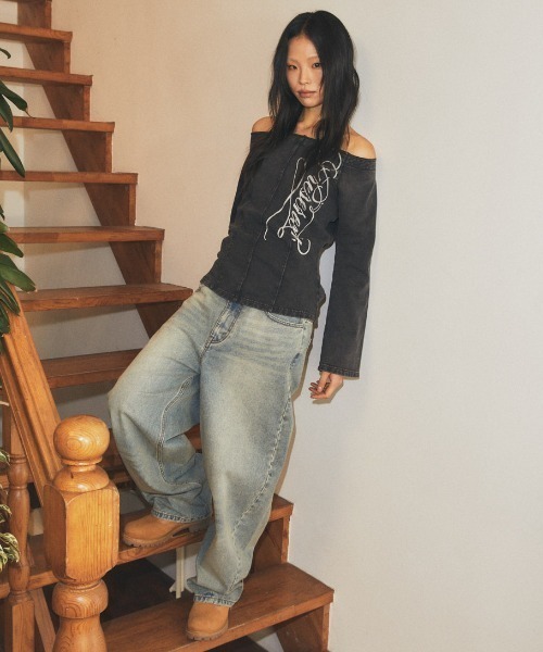 MAHAGRID(マハグリッド)の「『mahagrid/マハグリッド』 WASHED CUT-OUT OFF SHOULDER TEE/ウォッシュド カットアウト オフショルダー Tシャツ(Tシャツ/カットソー・レディース・ブラック・FREE)」の4枚目の写真