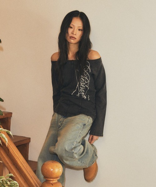 MAHAGRID(マハグリッド)の「『mahagrid/マハグリッド』 WASHED CUT-OUT OFF SHOULDER TEE/ウォッシュド カットアウト オフショルダー Tシャツ(Tシャツ/カットソー・レディース・ブラック・FREE)」の6枚目の写真